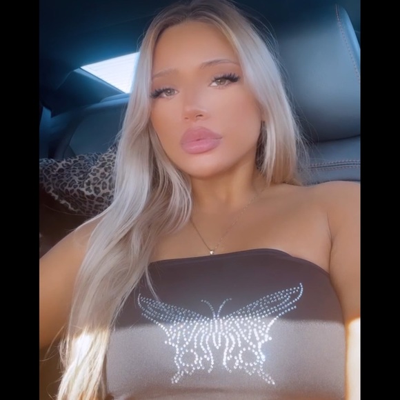 Meet your Posher, Roxy ✨ - Picture 2 of 6